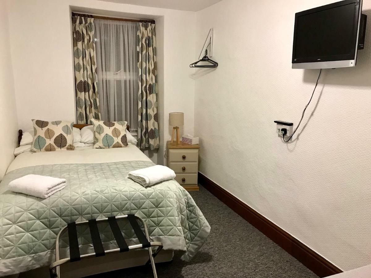 Sunnymead Guest House อาเบอรีสวิท ภายนอก รูปภาพ