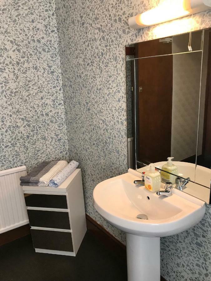 Sunnymead Guest House อาเบอรีสวิท ภายนอก รูปภาพ